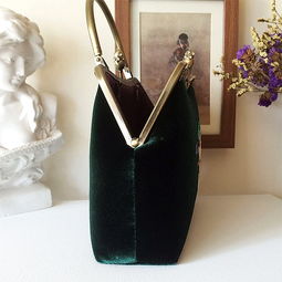 復(fù)古情懷，指尖綻放 原創(chuàng)手工絲絨繡花包的藝術(shù)之旅